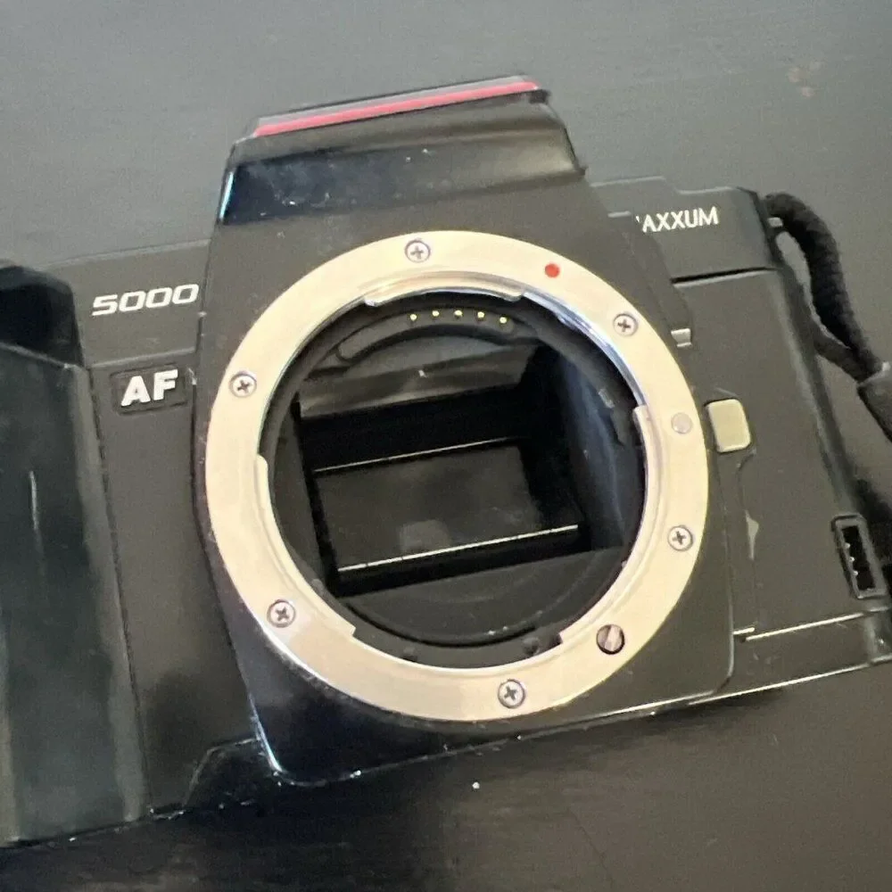 Minolta Maxxum 5000 AF 35mm SLR Camera